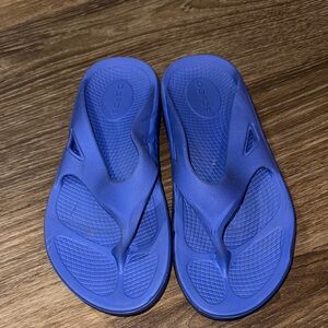 Oofos flip flops size women’s 6 guc